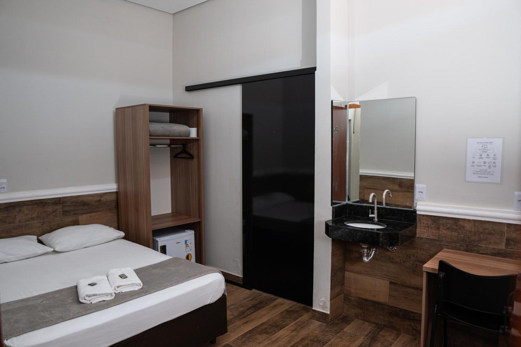 Hotel Nixon Proximo, Rodoviaria, Prefeitura E A Matriz Central Itaí 外观 照片